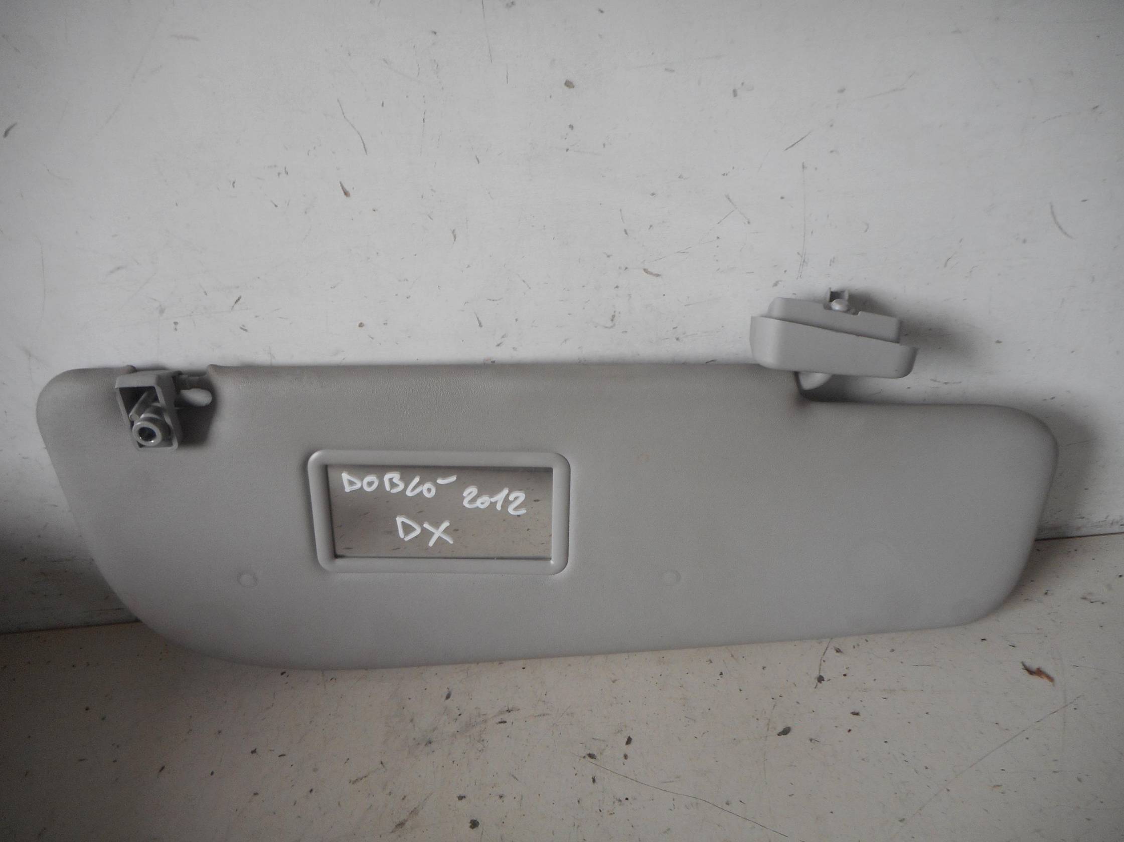 Aletta parasole parabrezza dx.